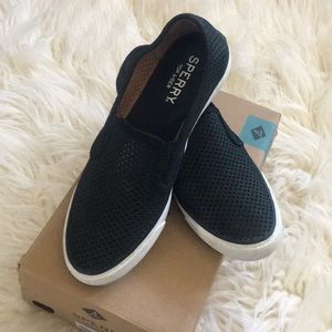 Sperry Seaside Perfs in Black